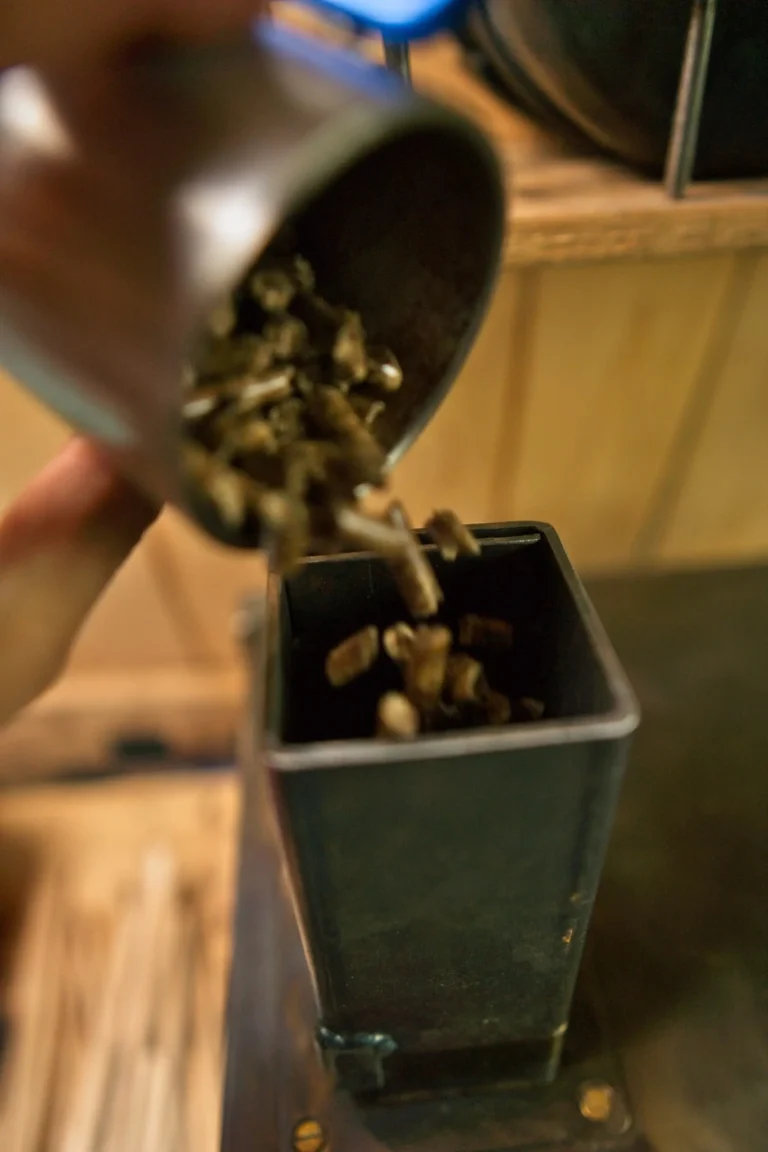 Chargement Petit poêle à bois Titoo
