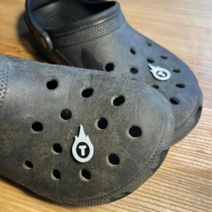Pins crocs Tibrazié